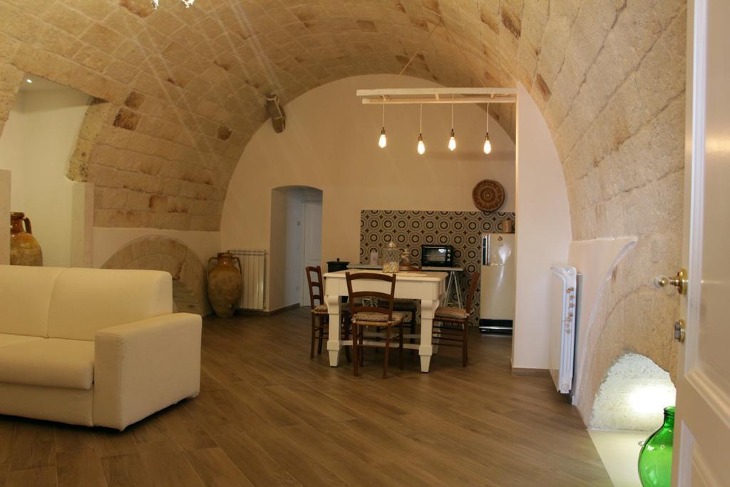 Palazzo Manfredi - Bed And Breakfast Монополи Екстериор снимка