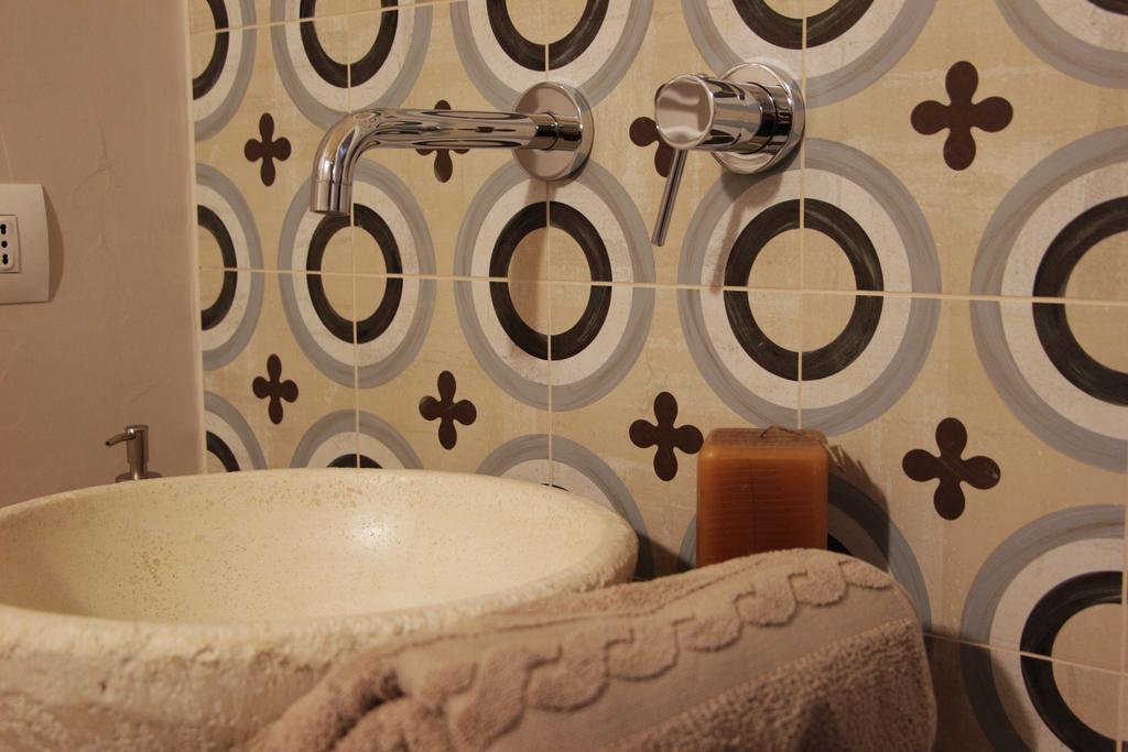 Palazzo Manfredi - Bed And Breakfast Монополи Екстериор снимка