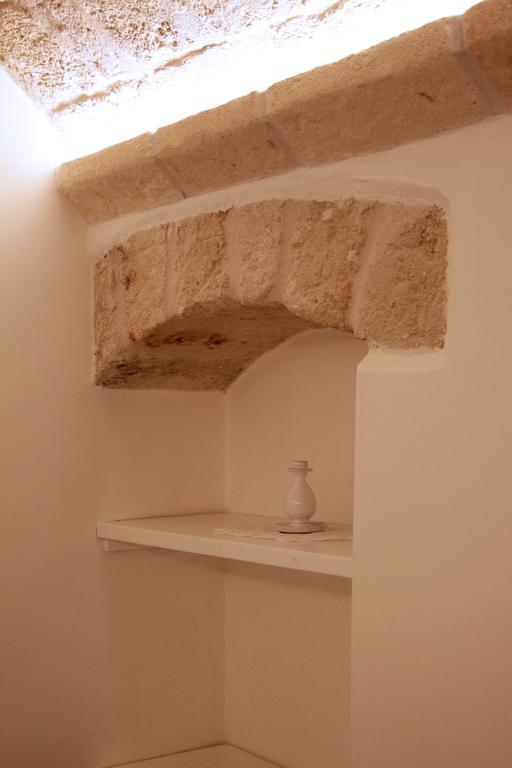 Palazzo Manfredi - Bed And Breakfast Монополи Екстериор снимка